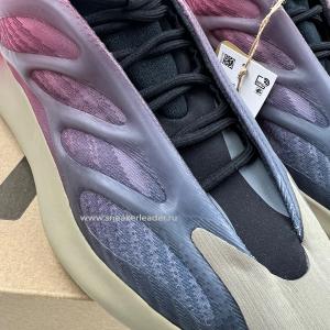 Yeezy 700 V3 Fade Carbon - thumbnail image 9 of 11
